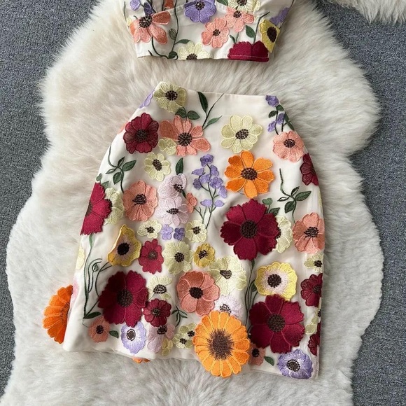 Imported New floral two piece set - Picture 3 of 3